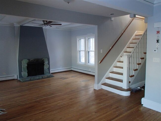 Building Photo - 3 br, 1.5 bath House - 528 Sheridan Sq