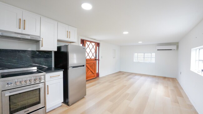 Foto del edificio - 310 W Idlewild Ave