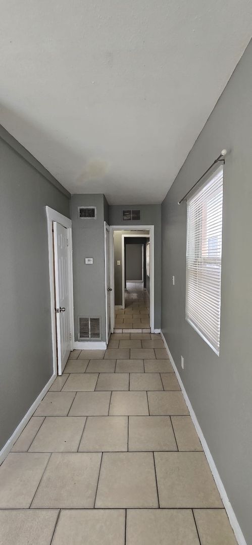 Photo - Cozy 2 bedroom/1 bathroom Single family home in the heart of Ybor! Apply for FREE This Holiday Se...