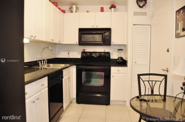 Building Photo - 1 br, 1.5 bath Condo - 1900 N Ocean Blvd