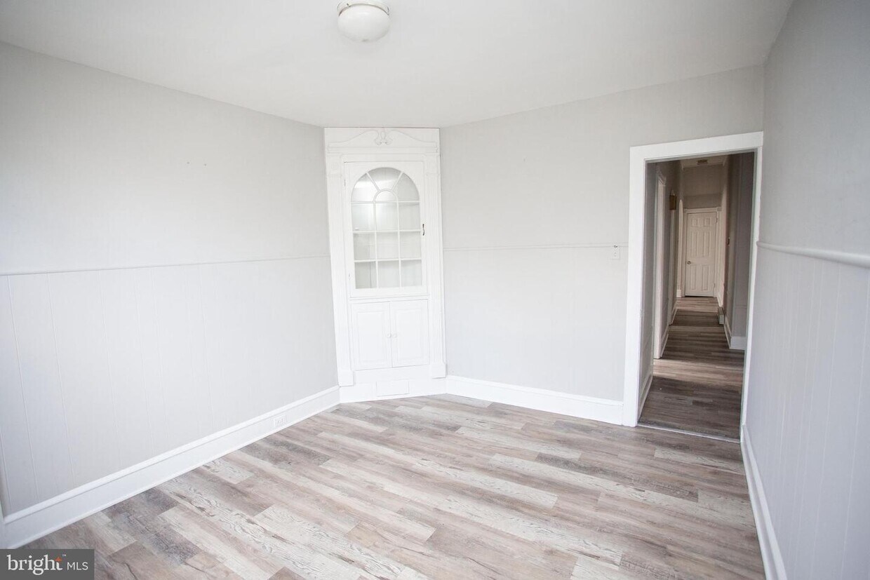 Primary Photo - 402 Cinnaminson Ave