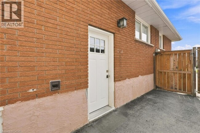 Building Photo - 28 Leduc St