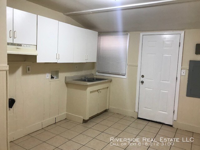 Building Photo - 3 Bedroom house for rent!