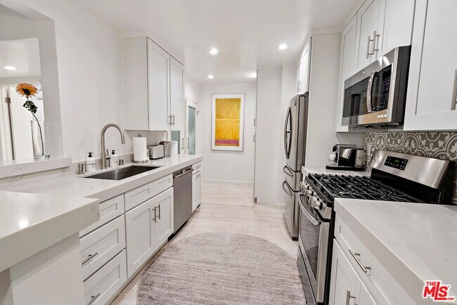 Foto del edificio - 838 S Barrington Ave