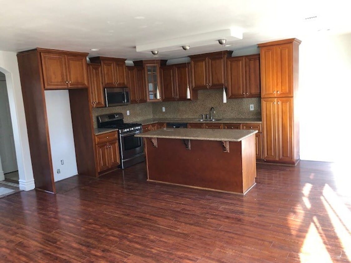 Primary Photo - House: 3 Bedroom / 2 Bathroom - Sacramento