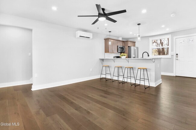 Foto del edificio - 103 E High St