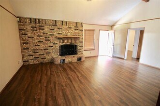 Building Photo - 1812 E Bankhead Dr