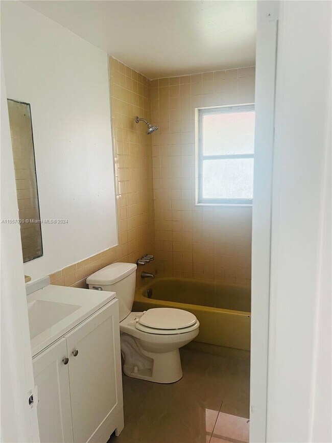 Building Photo - 1501 N 57th Terrace