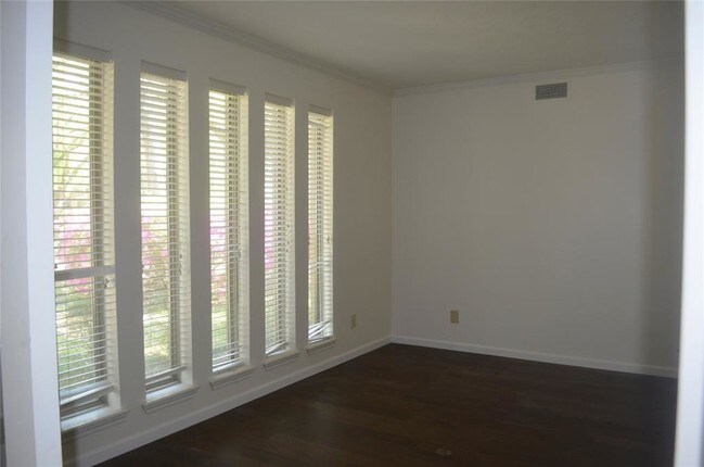 Building Photo - 3746 Wildwood Ridge Dr