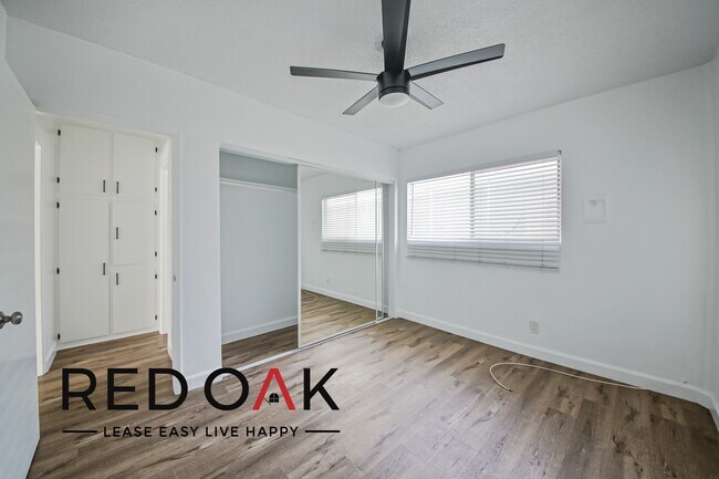 Foto del edificio - ~2 Months FREE~ Stunning One Bedroom Drenc...