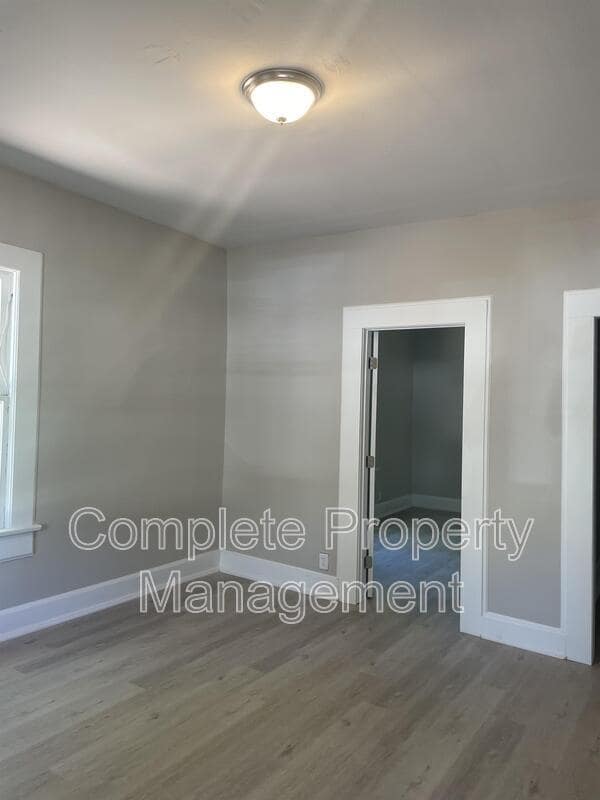 Building Photo - 730 80th Pl S
