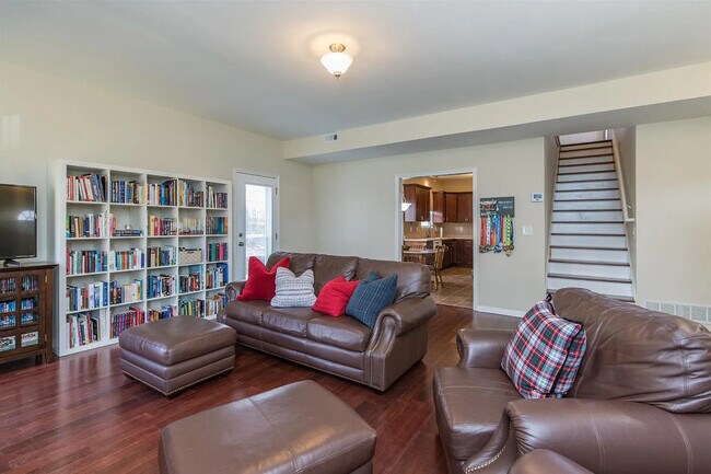 Foto del edificio - 4616 Landing Dr