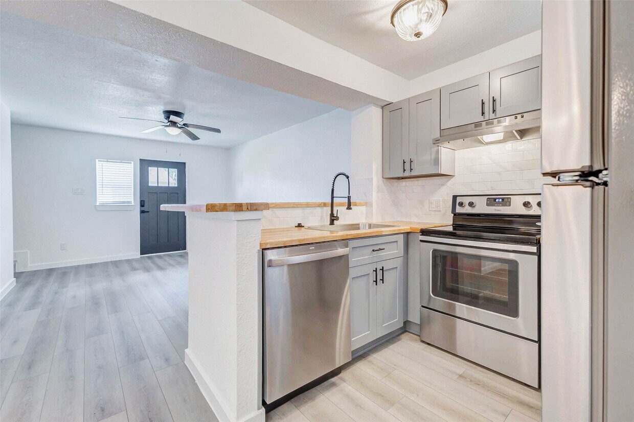 Foto principal - 1701 Johanna Dr