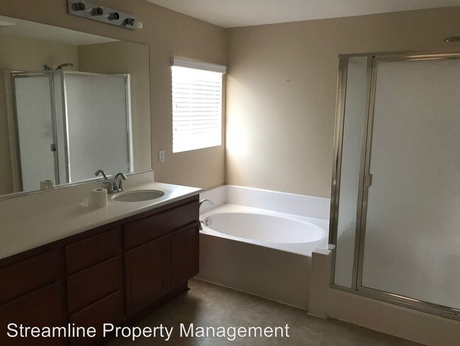 Foto del edificio - 5 br, 3 bath House - 11784 Nyack Road