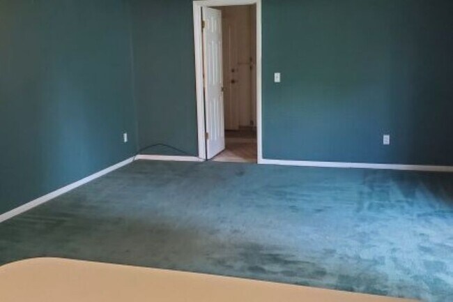 Building Photo - 2002 Glendale Ln