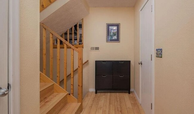 Building Photo - Cozy 3 Bedroom, 2.5 Bath Home in Eagle River