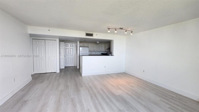 Foto del edificio - 3000 Coral Wy