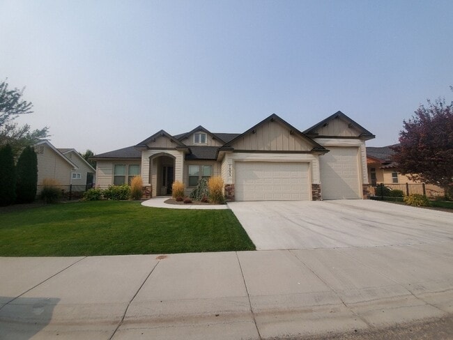 Building Photo - Beautiful Kuna home
