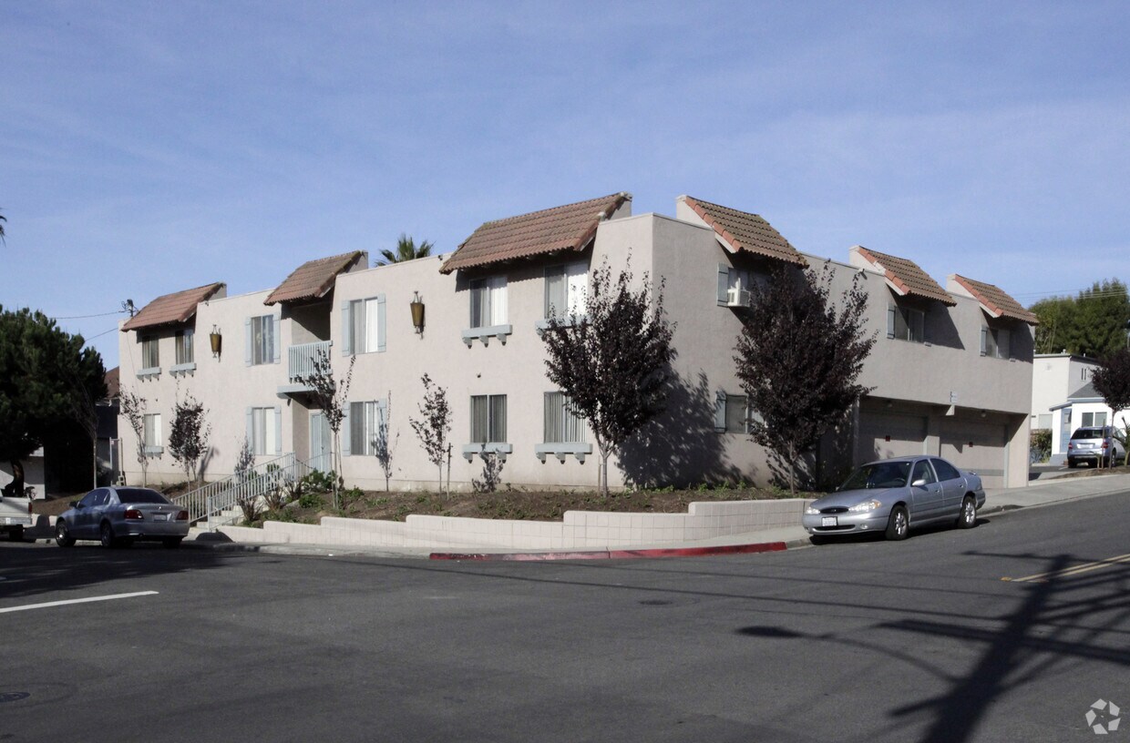 Foto principal - 5672 Riley St