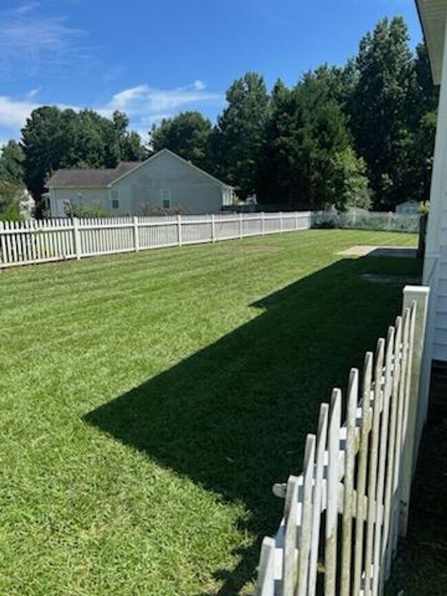 Foto del edificio - 3 Bedroom Ranch with fenced yard