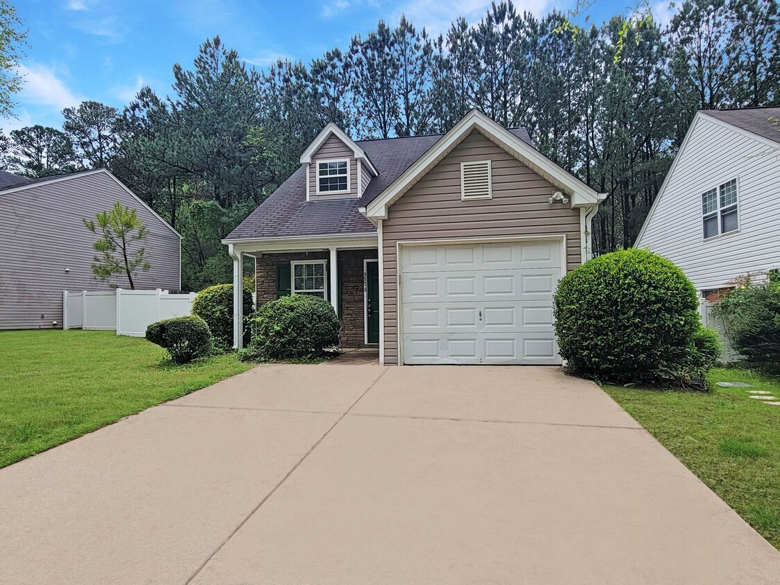 Primary Photo - Modern Comfort Meets Convenience! - 3bdrm ...