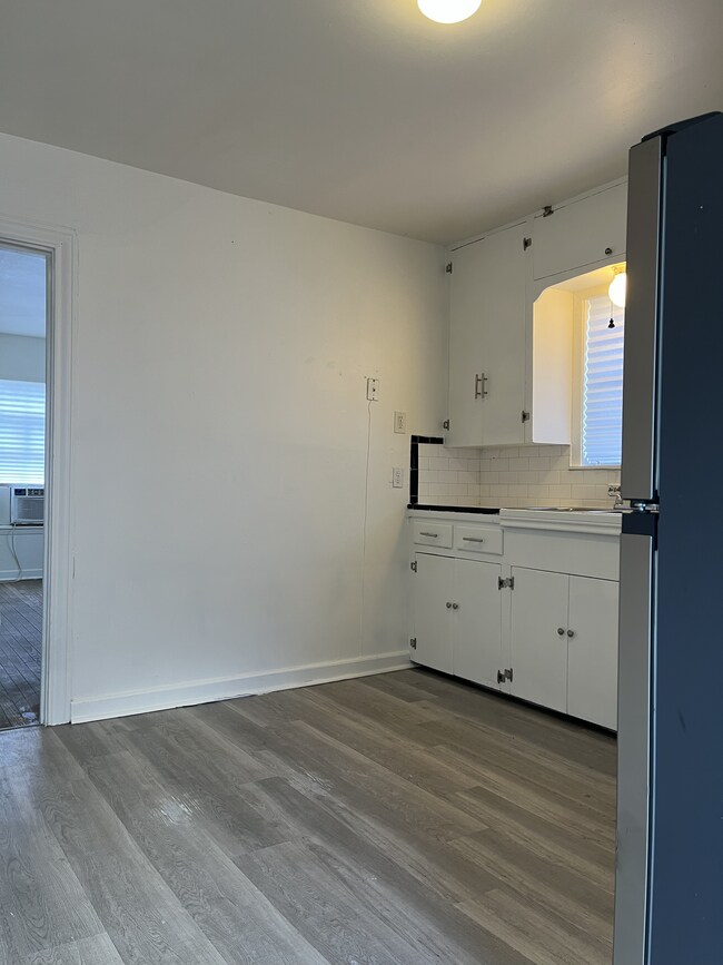 Building Photo - 2830 Sarita St