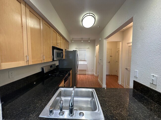 Foto del edificio - $500 First Month Special !! Spacious 2 Bed...