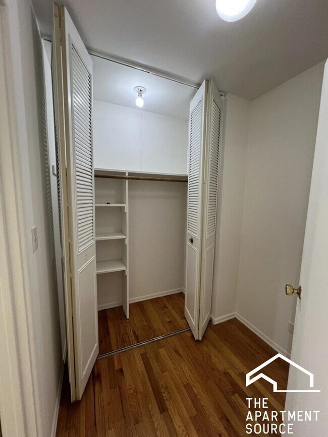 Foto del edificio - 6250 N Kenmore Ave
