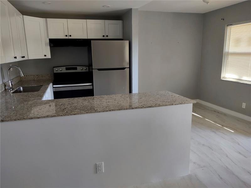 Foto del edificio - 207 NW 32nd Ct
