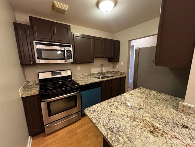 Foto del edificio - 931 Jonathan Ct