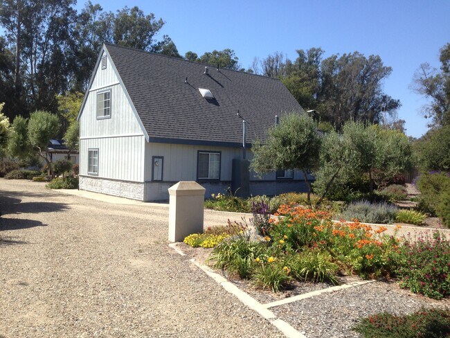 Building Photo - 1121 Mesa View Dr