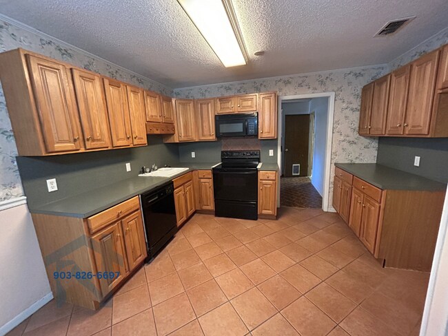 Building Photo - 1013 Lori Dr