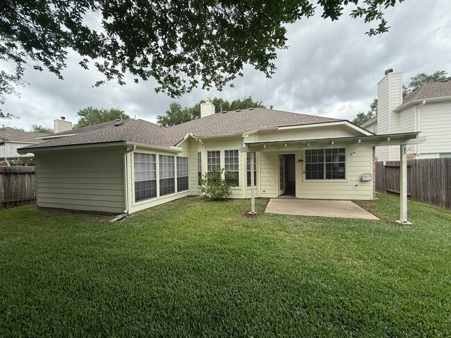 Foto del edificio - 2315 Glendavon Ln