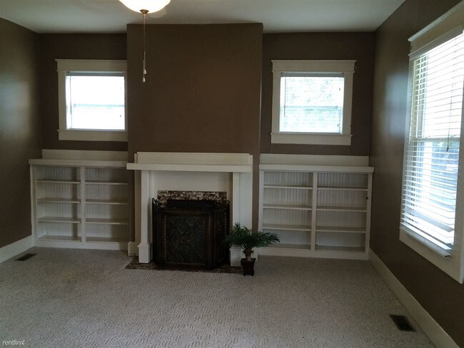 Foto del edificio - 3 br, 1 bath House - 440 W 9th St