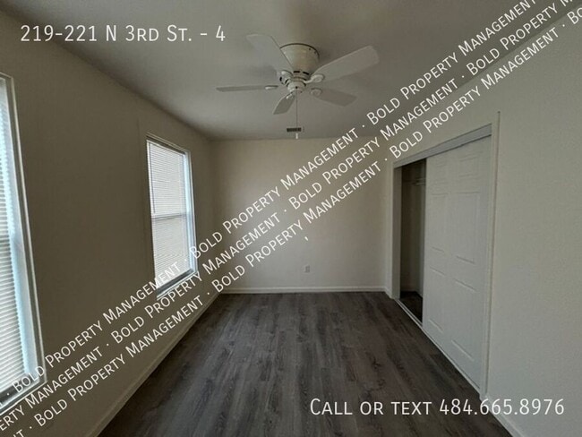 Foto del edificio - 219-221 N 3rd St.-4