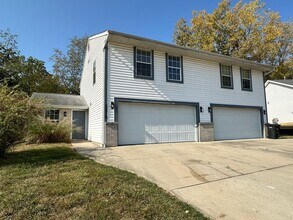 Building Photo - 3616-3618 Thornhill Cir W