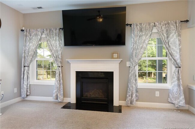 Foto del edificio - 40 Cherry Hill Dr