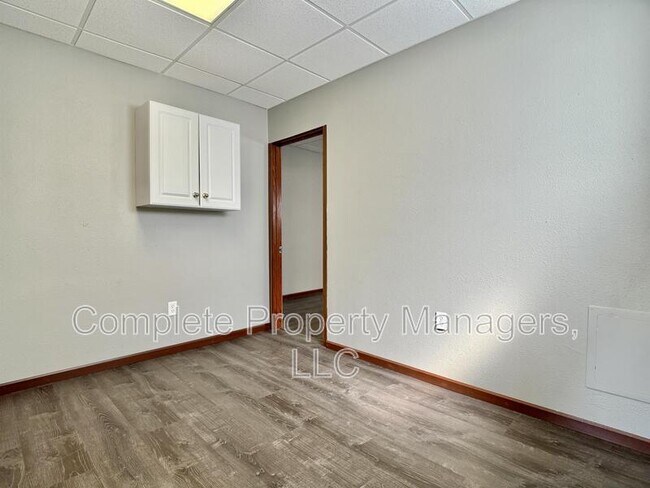 Foto del edificio - 702 E Main St