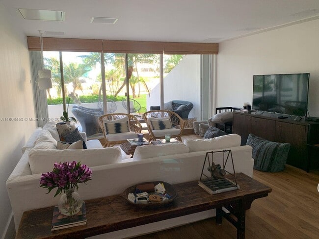 Foto del edificio - 199 Ocean Lane Dr