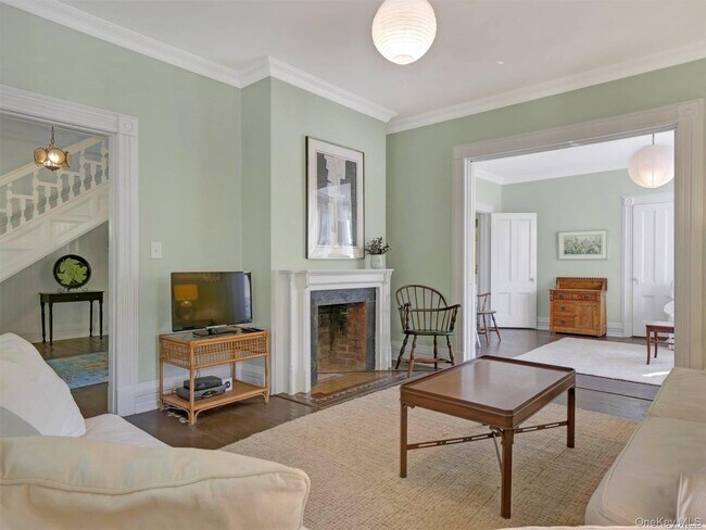 Building Photo - 51 Quogue St