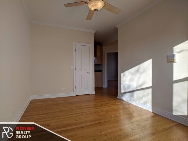 Foto del edificio - 1204 W Waveland Ave