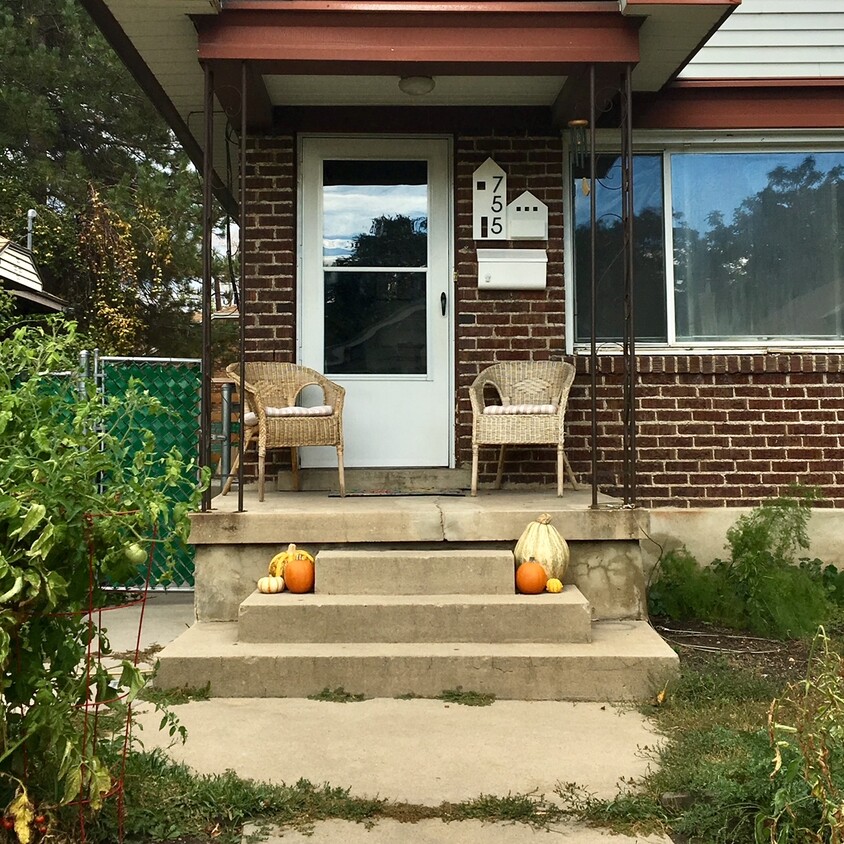 Primary Photo - 755 E Ramona Ave