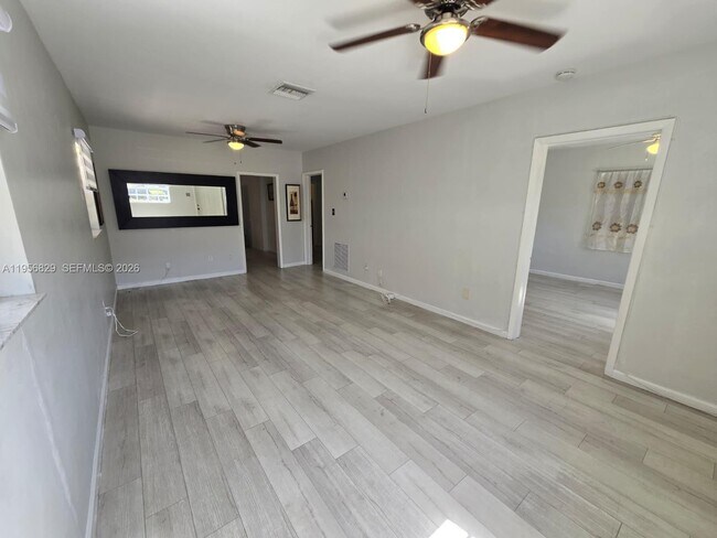 Foto del edificio - 3083 SW 17th St