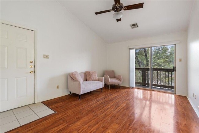 Foto del edificio - 6903 Deatonhill Dr