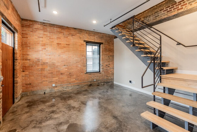 Photo - 225 Old South High St Apartment