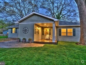 Building Photo - 211 Sillery Bay Rd