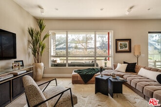 Building Photo - 12765 Bluff Creek Dr