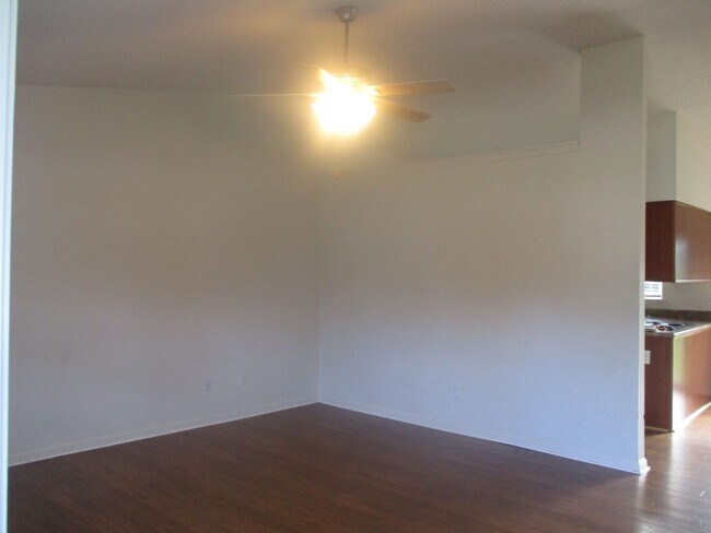 Foto del edificio - Charming three bedroom two bath home located off Piney Green.