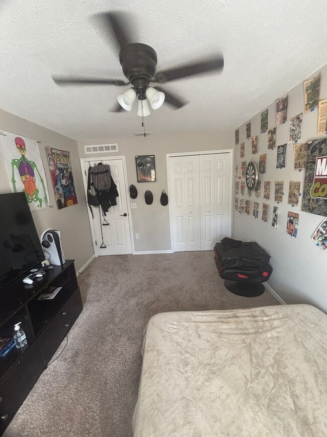 Building Photo - Spacious 4BR House in Brooksville