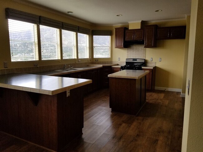 Foto del edificio - 5825 Rockview Rd